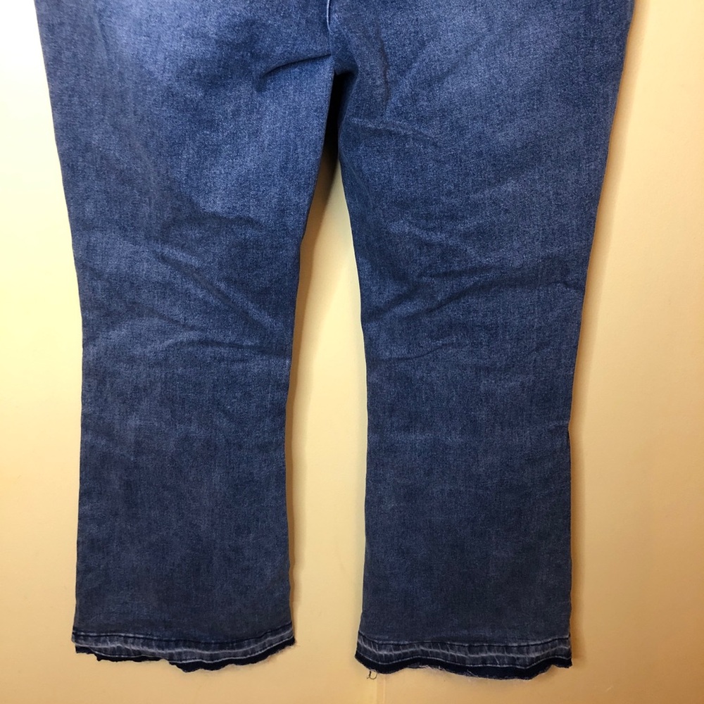 BloomChic light wash, boot cut, raw hem. Size 12 with tag - Picture 10 of 11